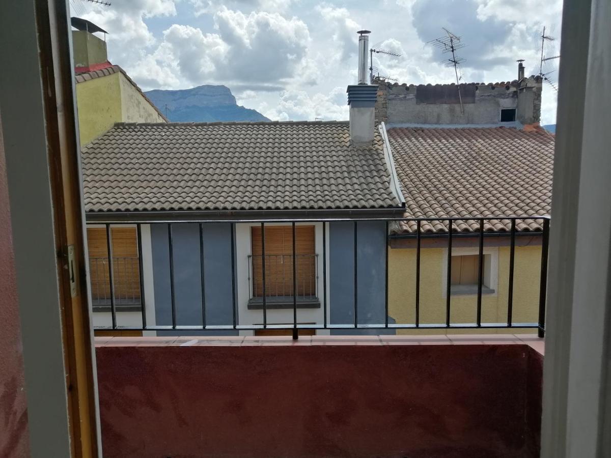 Luminoso, Centrico Y Silencioso Apartamento Хака Екстериор снимка