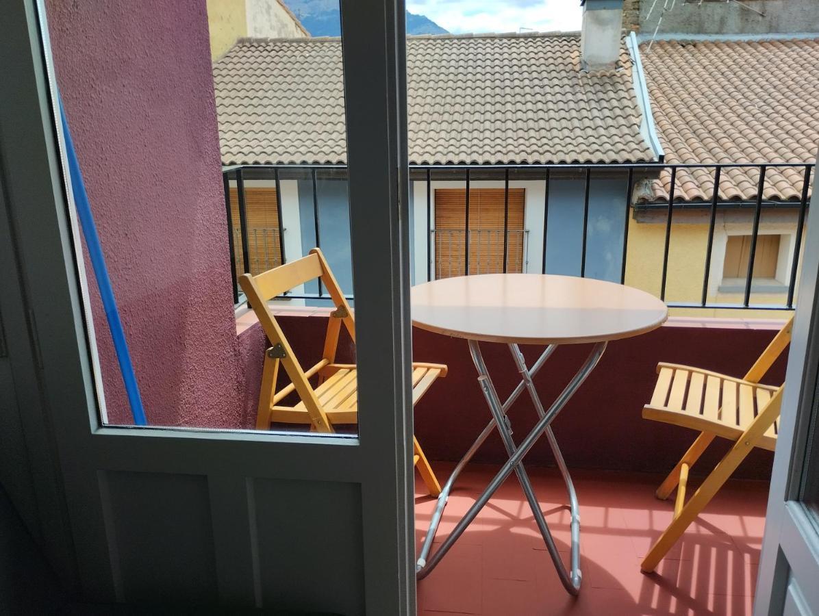 Luminoso, Centrico Y Silencioso Apartamento Хака Екстериор снимка